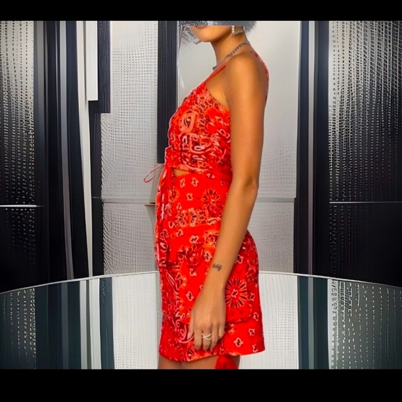 Cashew Drawstring Ruched Side Crop Top & Ruched Drawstring Side Pocket Skirt Set - Picture 5 of 10